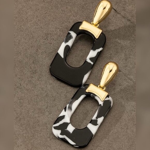 DAHLIA BLACK AND WHITE TORTOISE DROP EARRINGS - Picture 1 of 2